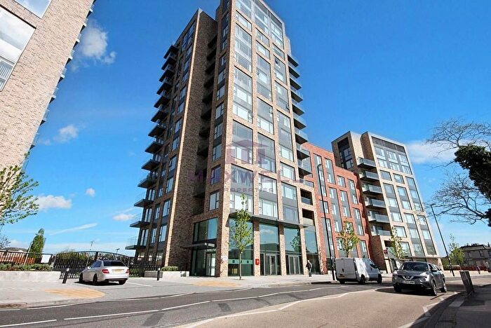 2 Bedroom Flat To Rent In Rainier Apartments, Cherry Orchard Road, Croydon, CR0