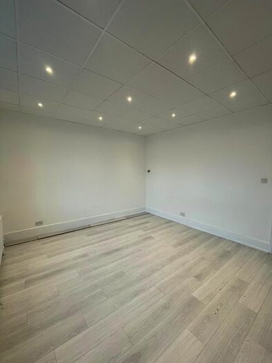 3 Bedroom Maisonette To Rent In High Road, London N17