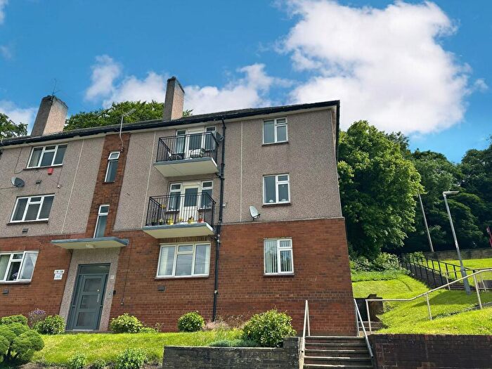 2 Bedroom Apartment To Rent In Willowfield Crescent, Halifax, HX2