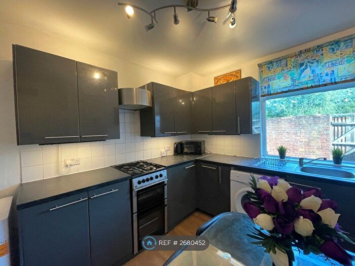 5 Bedroom Terraced House To Rent In Whitby Rd, Manchester, M14