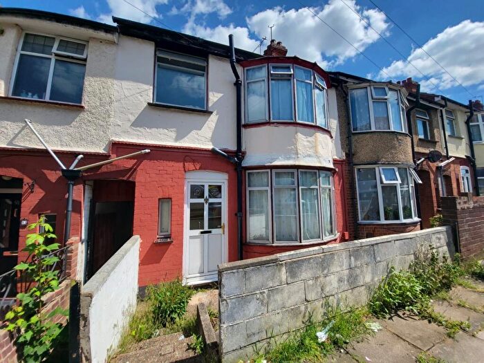 3 Bedroom Terraced House To Rent In Harcourt Street, LU1