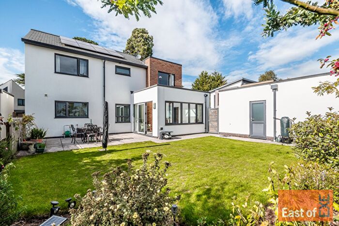 3 Bedroom Detached House For Sale In The Green, Exeter, EX2