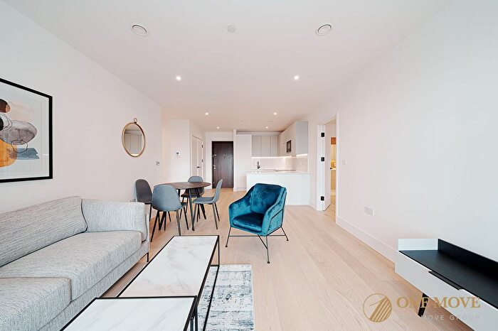 2 Bedroom Flat To Rent In Capital Interchange Way, Hive House, TW8