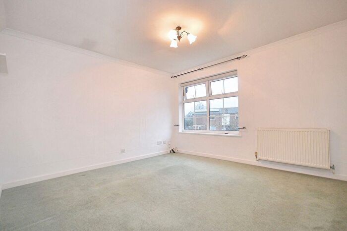 1 Bedroom Flat To Rent In Parsons Walk, Holmer Green, HP15