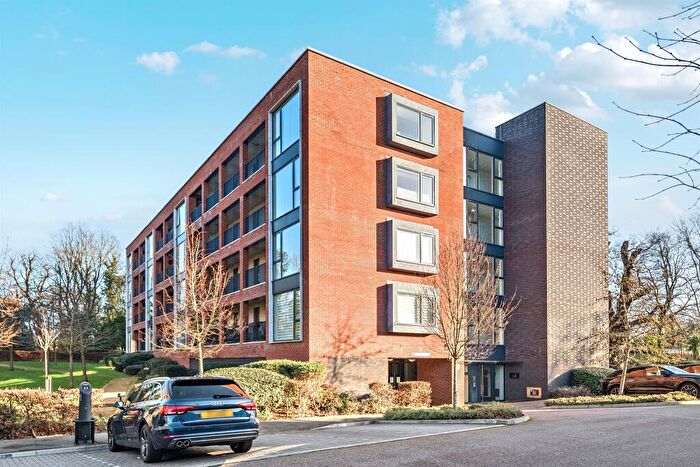 2 Bedroom Flat For Sale In Ebony Crescent, Barnet, EN4