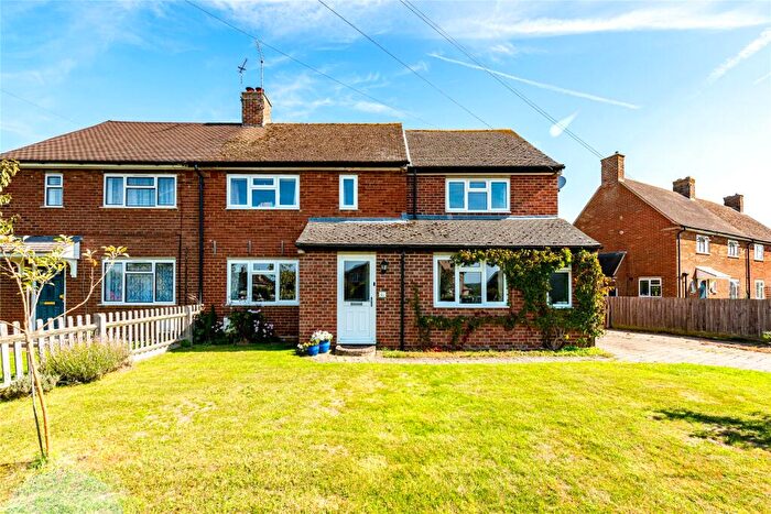 3 Bedroom Semi-Detached House For Sale In Bernard Close, Cuddington, Aylesbury, Buckinghamshire, HP18