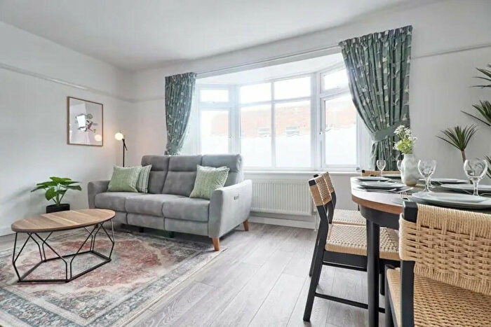 3 Bedroom Flat To Rent In High Street, Walton On The Naze, CO14