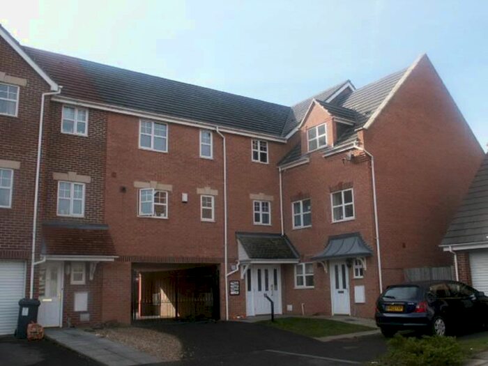 2 Bedroom Flat To Rent In Haynes Road, Bedford, MK42