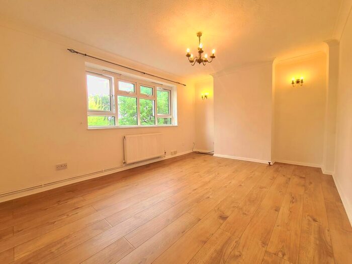 2 Bedroom Flat To Rent In Wharton Road, Bromley, BR1
