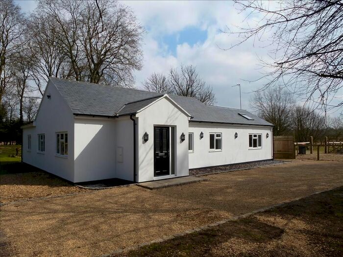 4 Bedroom Bungalow To Rent In Thorn Road, Houghton Regis, Dunstable, LU5