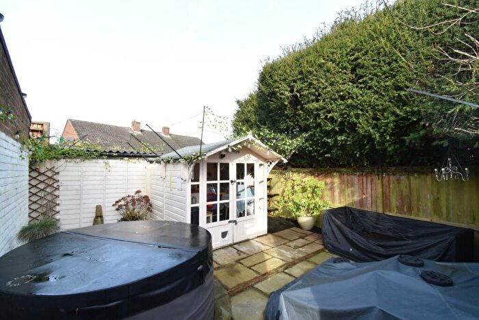 1 Bedroom Cottage For Sale In Headcorn Road, Platts Heath, ME17