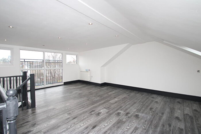3 Bedroom Apartment To Rent In Waddon Road, Croydon, CR0