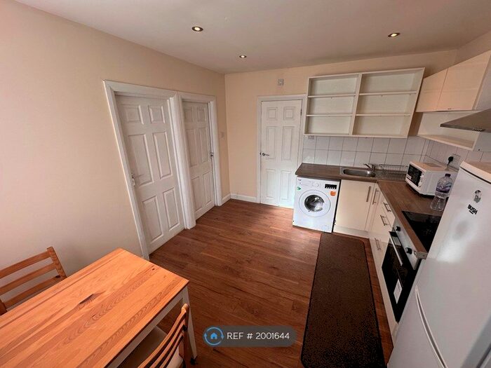 2 Bedroom Flat To Rent In Shepiston Lane, Hayes, UB3