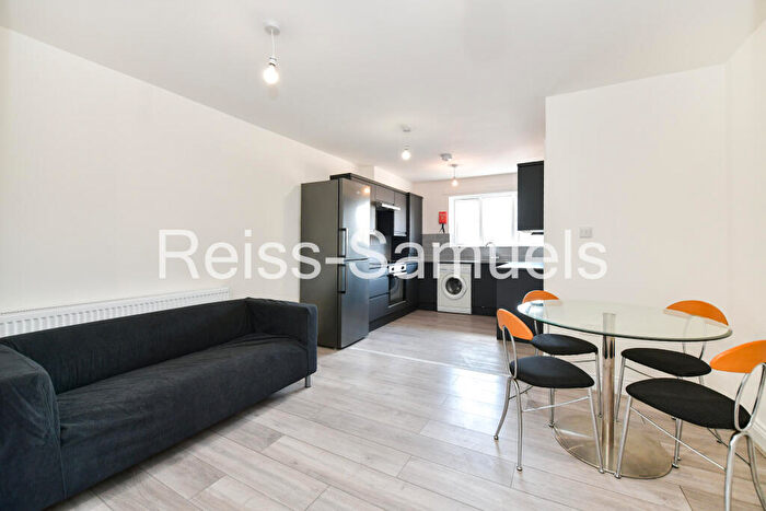 3 Bedroom Apartment To Rent In Ambassador Square, Isle Of Dogs, London, E14