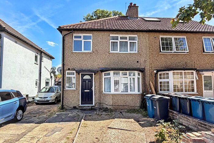 3 Bedroom Semi Detached House For Sale In Buckingham Road, Edgware, HA8