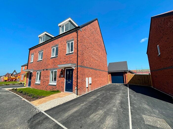 3 Bedroom Town House To Rent In Insley Avenue, Lichfield, WS14