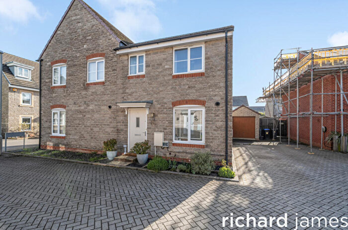 3 Bedroom Semi Detached House For Sale In The Farm, Purton, SN5