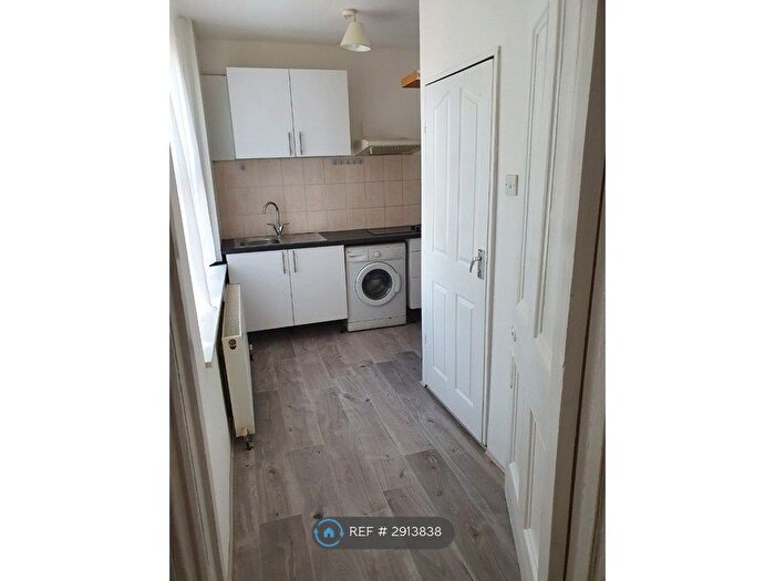 Studio To Rent In Archway Road, London, N6