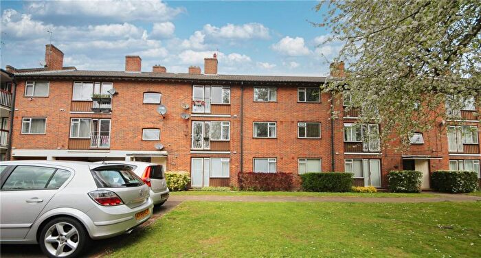 3 Bedroom Flat For Sale In Buxton Drive, London, E11