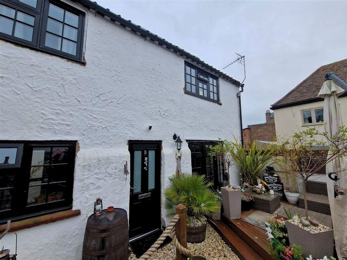 2 Bedroom Terraced House To Rent In Chapel Court, St. Ives, Huntingdon, PE27