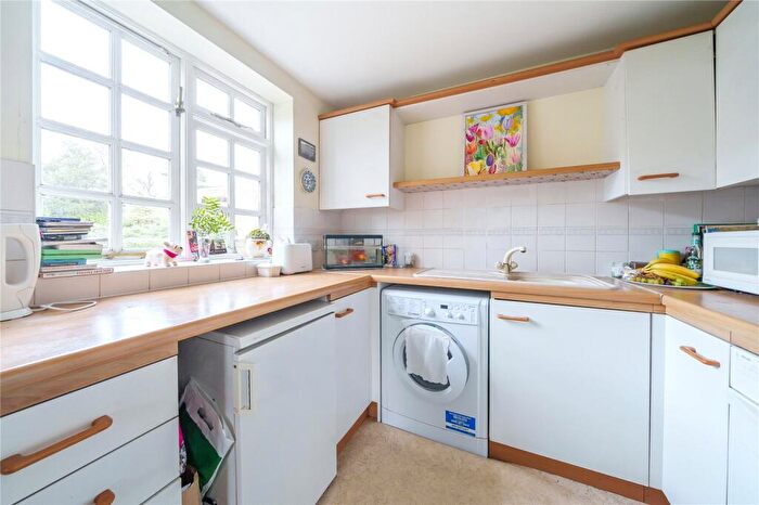1 Bedroom Flat For Sale In Hanson Close, Beckenham, Kent, BR3