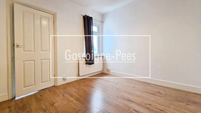 1 Bedroom Flat To Rent In Worplesdon Road, Guildford, GU2