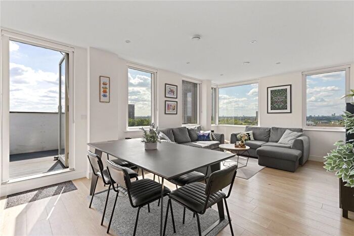 2 Bedroom Flat For Sale In Cleveland Park Avenue, Walthamstow, London, E17