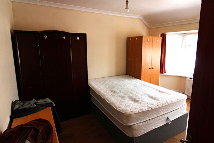 4 Bedroom Semi-Detached House To Rent In Victoria Gardens, Hounslow, TW5
