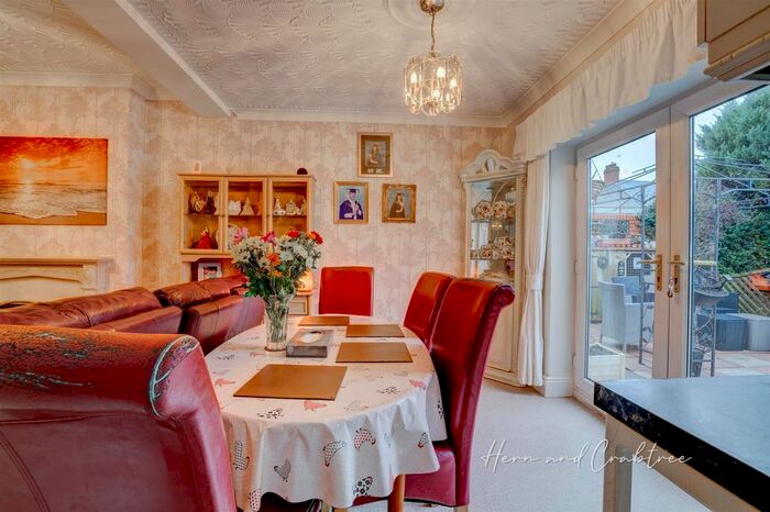 3 Bedroom End Of Terrace House For Sale In Corporation Road, Grangetown, Cardiff, CF11