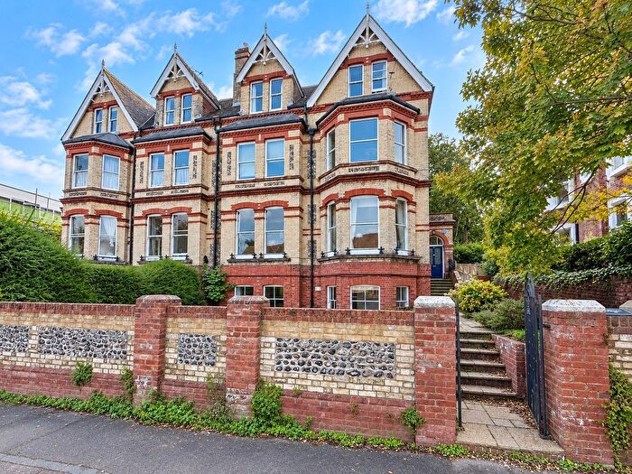 2 Bedroom Flat For Sale In Silverdale Road, Eastbourne, BN20