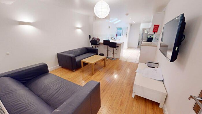 7 Bedroom House To Rent In Dawlish Road, Selly Oak, Birmingham, B29