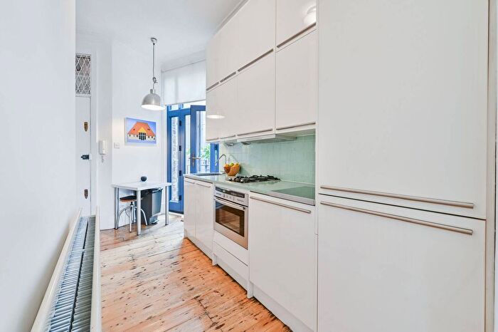 1 Bedroom Flat For Sale In Charing Cross Road, West End, London, WC2H