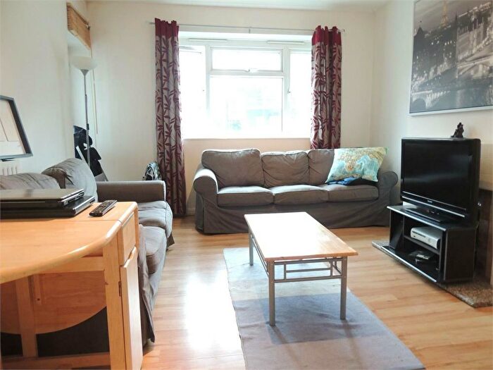 3 Bedroom Apartment To Rent In St Agnes Place, SE11