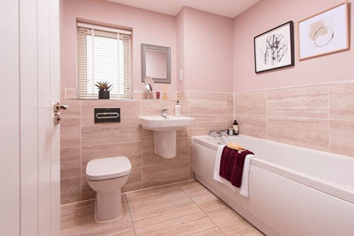 4 Bedroom Detached House For Sale In Milton Keynes, Buckinghamshire, MK8
