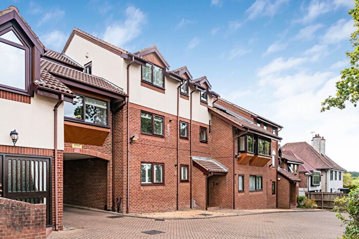2 Bedroom Flat For Sale In Eversley Park Road, Southgate, N21