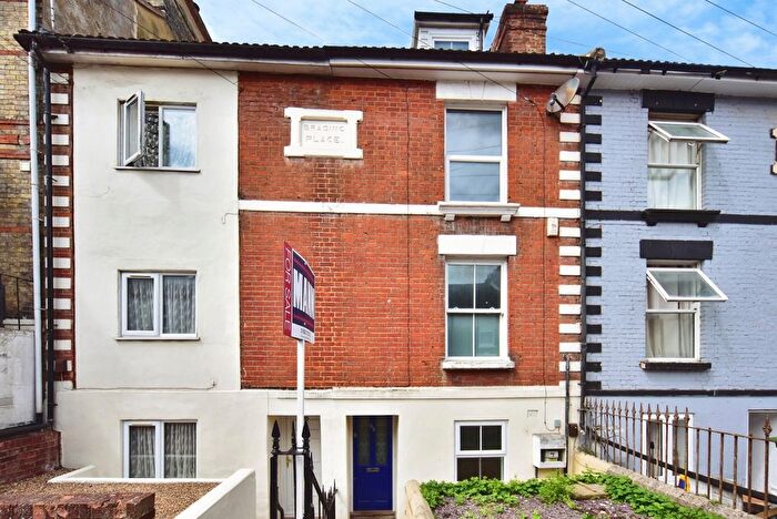 4 Bedroom Terraced House For Sale In Kingsley Road, Maidstone, Kent, ME15