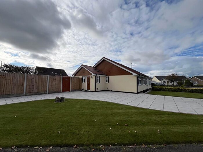 2 Bedroom Semi-Detached House To Rent In Golf Open - Beech Drive, Freshfield - Sleeps, L37