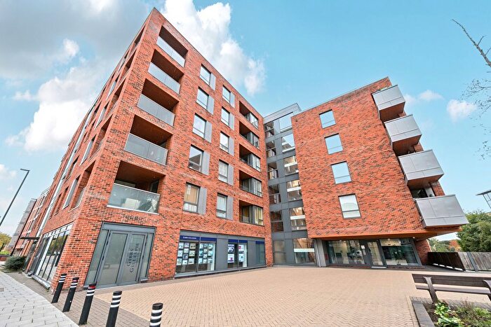 1 Bedroom Flat For Sale In High Street, Brentford, London, TW8