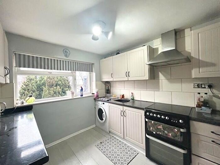 2 Bedroom Maisonette To Rent In Collier Row Road, Collier Row, RM5