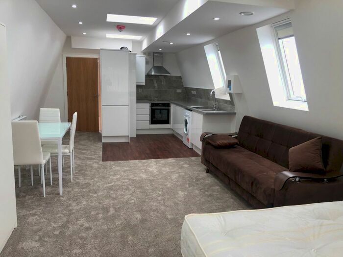 1 Bedroom Flat To Rent In High Road, Ilford, IG3