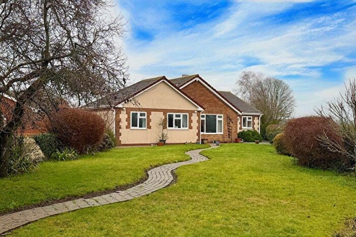 3 Bedroom Detached Bungalow For Sale In Paddock Close, Benson, Wallingford, OX10