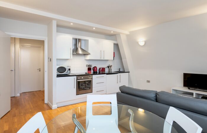1 Bedroom House To Rent In - Groveland Court, London, London, EC4M