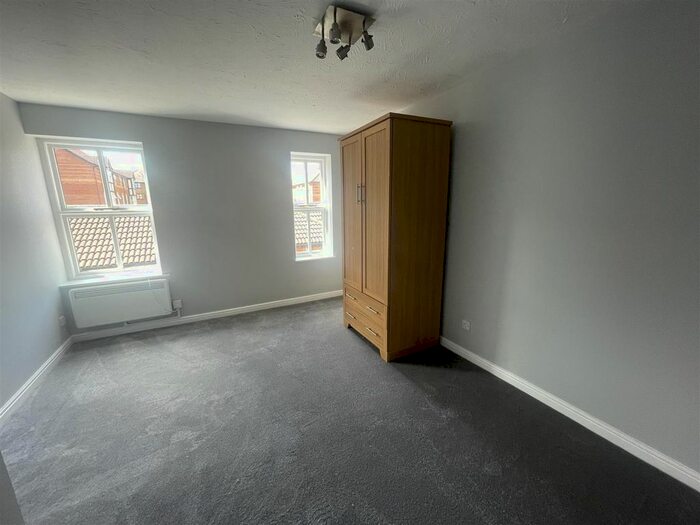2 Bedroom Flat To Rent In Bow Arrow Lane, Dartford, DA2