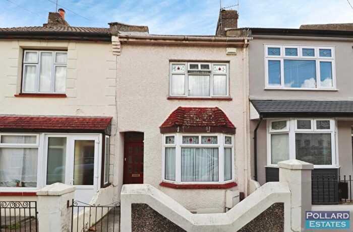 3 Bedroom Terraced House For Sale In Shakespeare Road, Gillingham, ME7