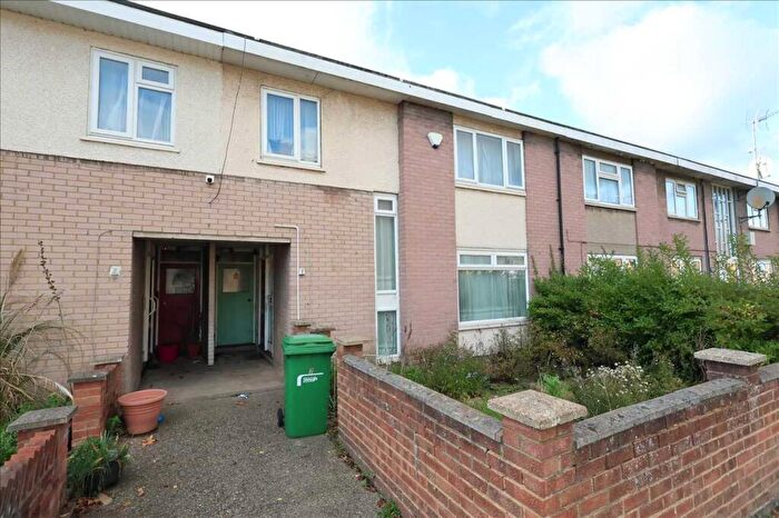 3 Bedroom Terraced House For Sale In Darvills Lane, Chalvey, Slough, SL1