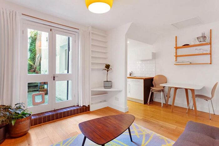 1 Bedroom Apartment To Rent In Londesborough Road, London, N16