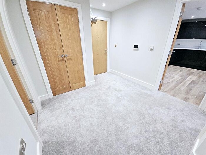 2 Bedroom Apartment For Sale In The Broadway, Leigh On Sea, Leigh On Sea, SS9