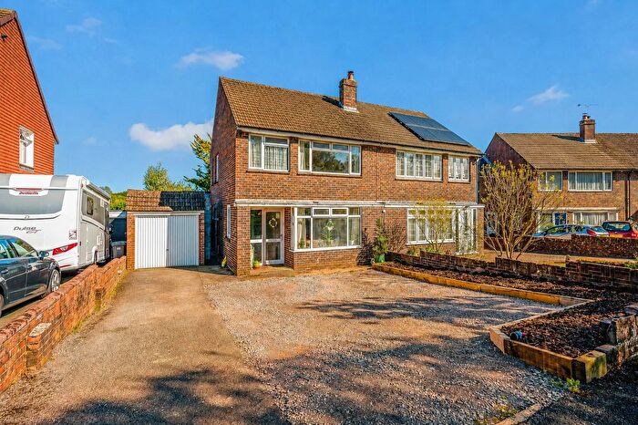 3 Bedroom Semi-Detached House For Sale In Peak Road, Clanfield, PO8