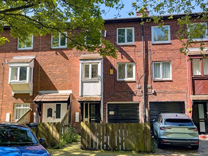 3 Bedroom Town House For Sale In Saxon Way, Jarrow, Tyne And Wear, NE32