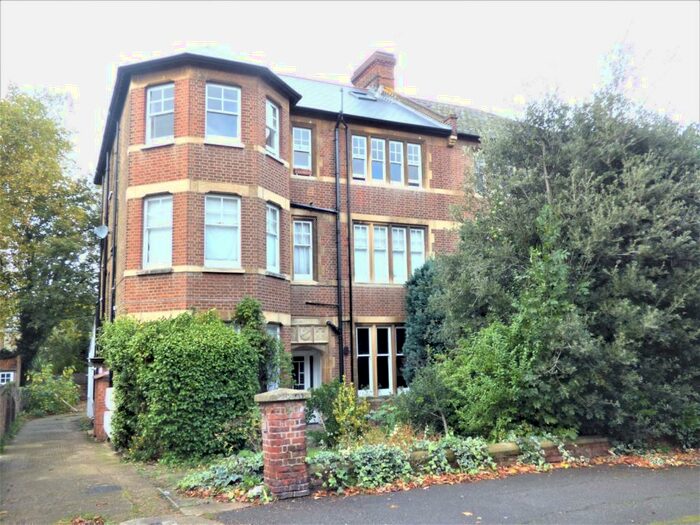 2 Bedroom Apartment To Rent In Adelaide Road, Surbiton, Surrey, KT6